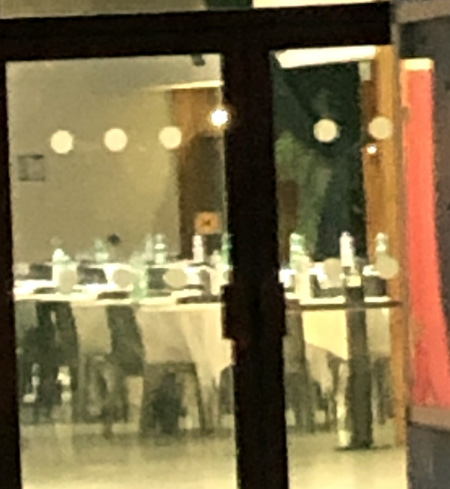 Le dressage des tables pour la soirée de gala
