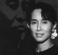 Aung San Suu Kyi est libre