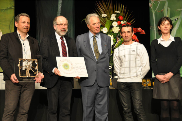 Marc Bréhat, directeur des espaces verts, Philippe Gervot, maire-adjoint, Paul Roncière, Patrick Leray, agent forestier, et Marina Marchais, conseillère municipale membre de la commission environnement.
