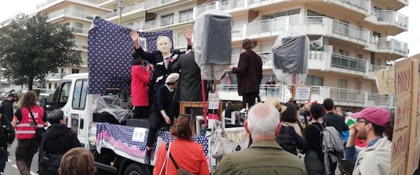 Bernard Arnault parodié sur le remblai de La Baule image ATTAC